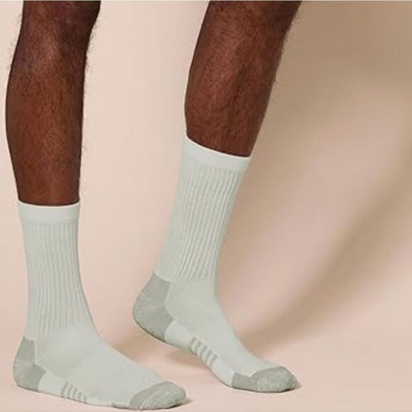 NWT Men's White Crew Moisture Wicking Breathable Socks - Picture 5 of 5